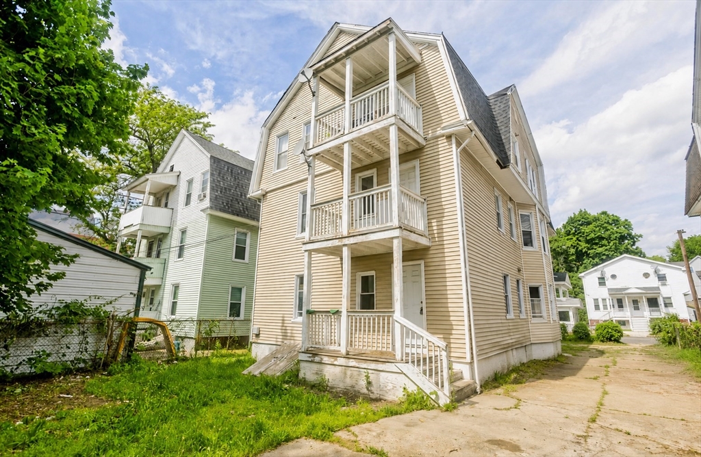 116-118 Massasoit St Property Photo 3