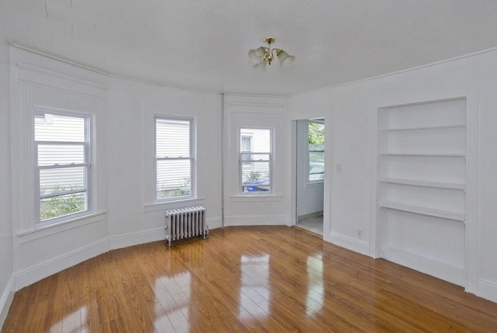 116-118 Massasoit St Property Photo 6