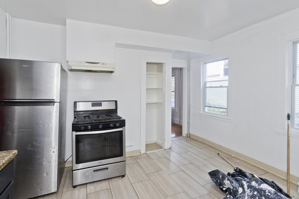 116-118 Massasoit St Property Photo 8