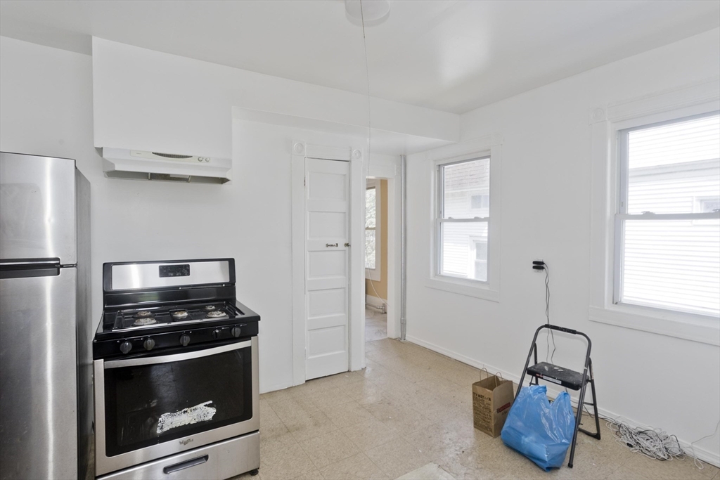 116-118 Massasoit St Property Photo 10