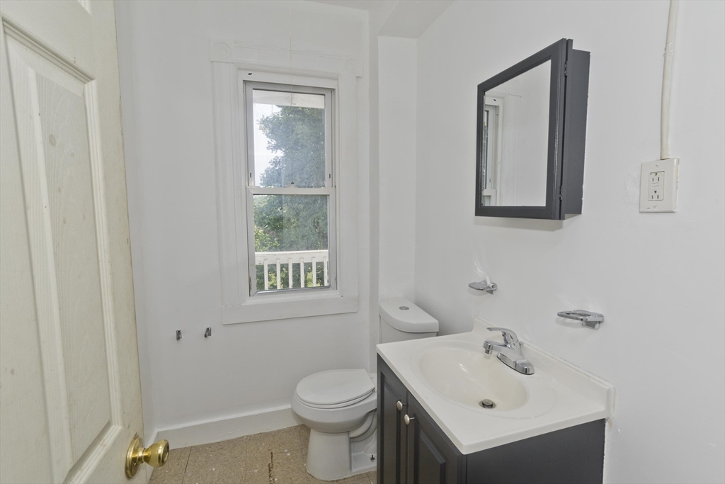 116-118 Massasoit St Property Photo 11