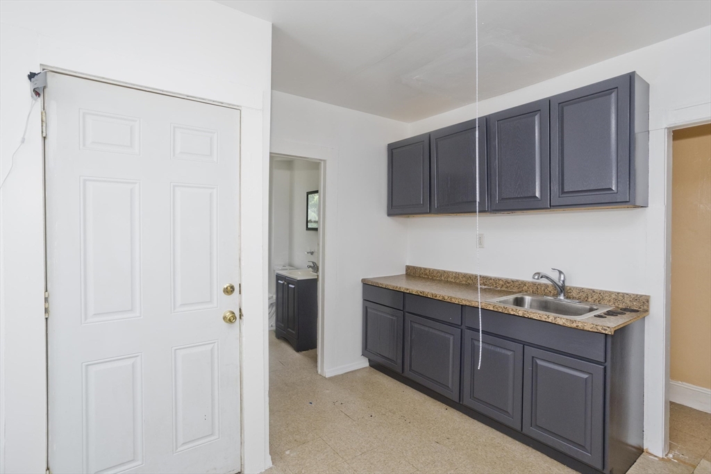 116-118 Massasoit St Property Photo 12