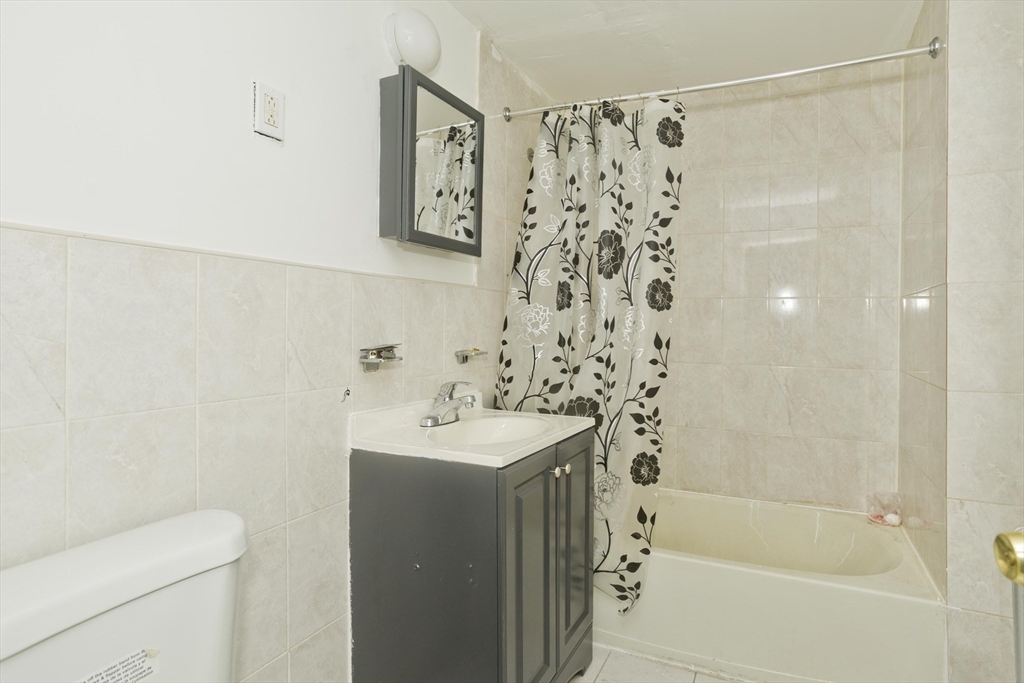 116-118 Massasoit St Property Photo 13