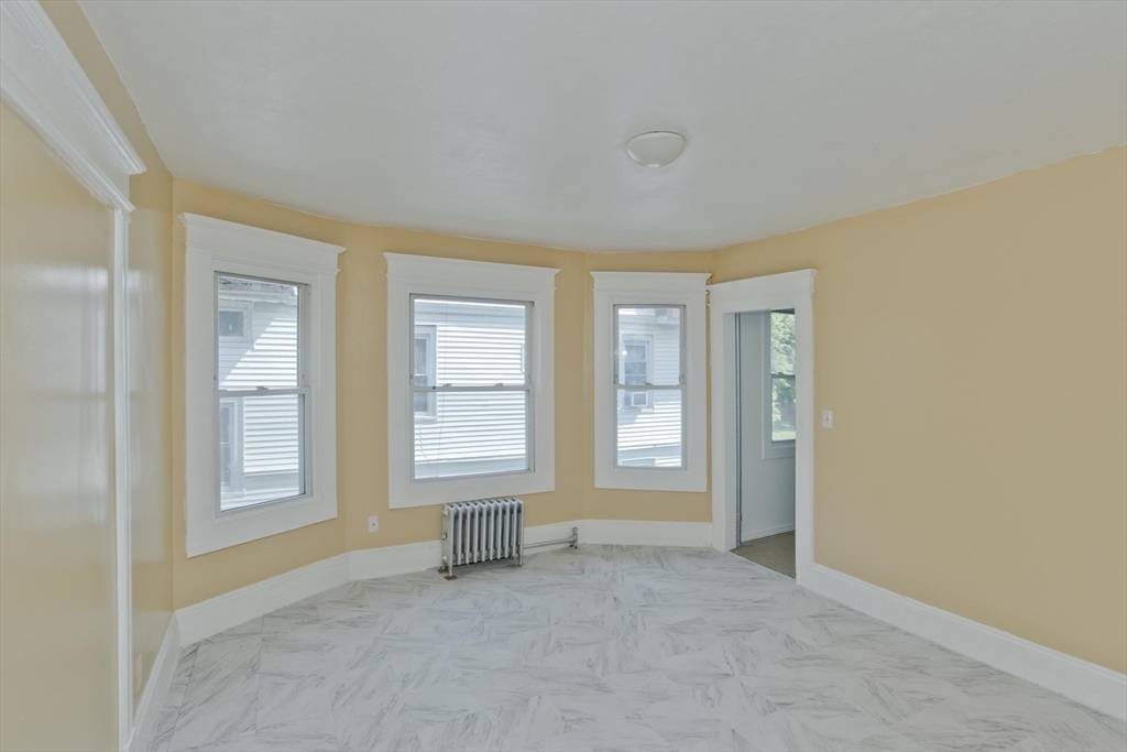 116-118 Massasoit St Property Photo 18