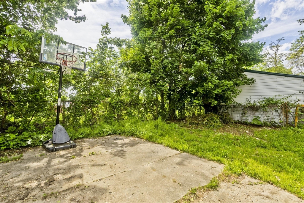 116-118 Massasoit St Property Photo 32