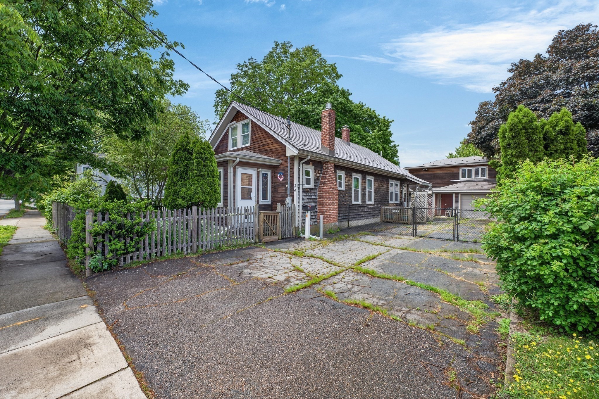 34 Bridge St Property Photo 3