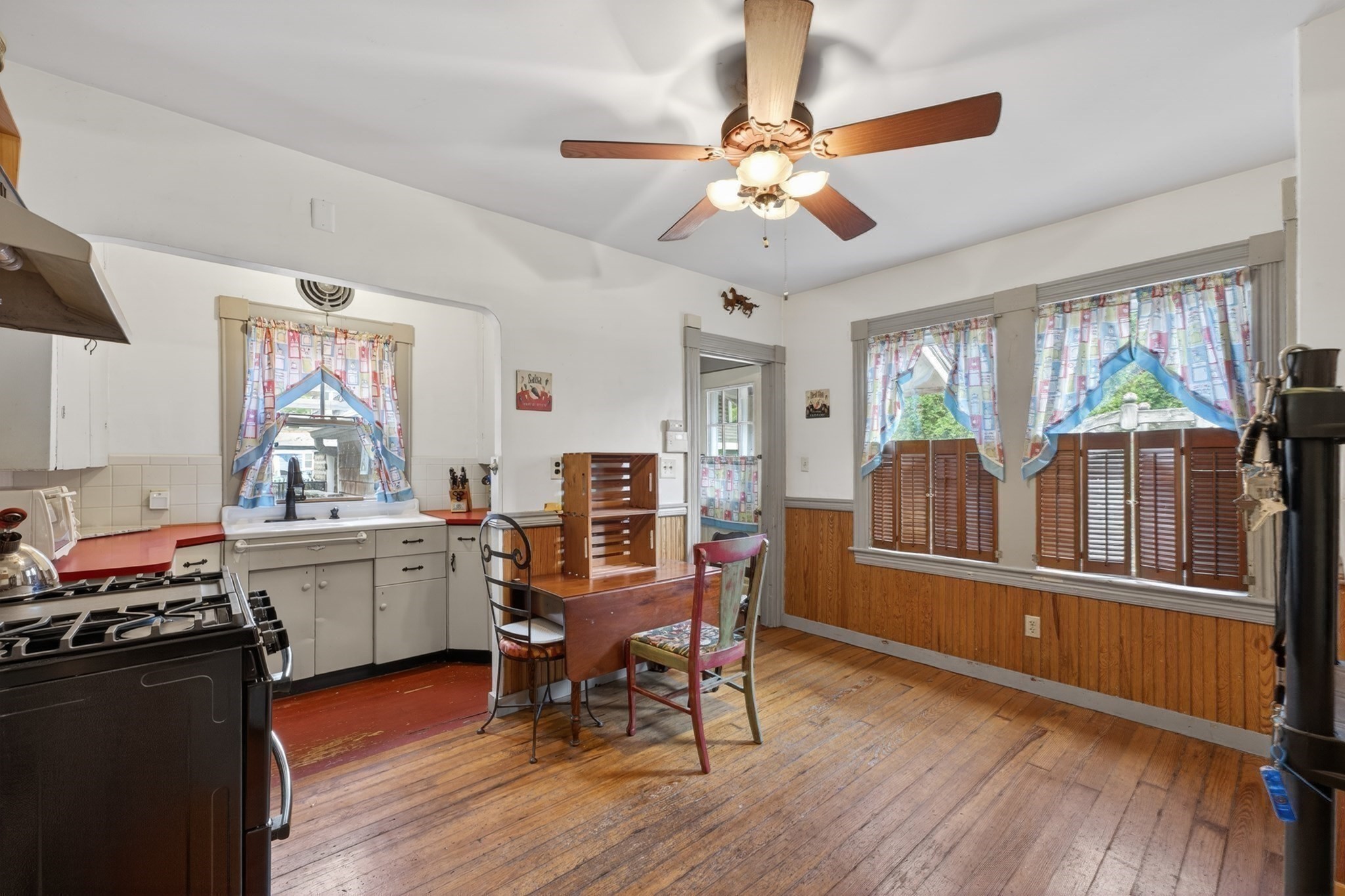 34 Bridge St Property Photo 8