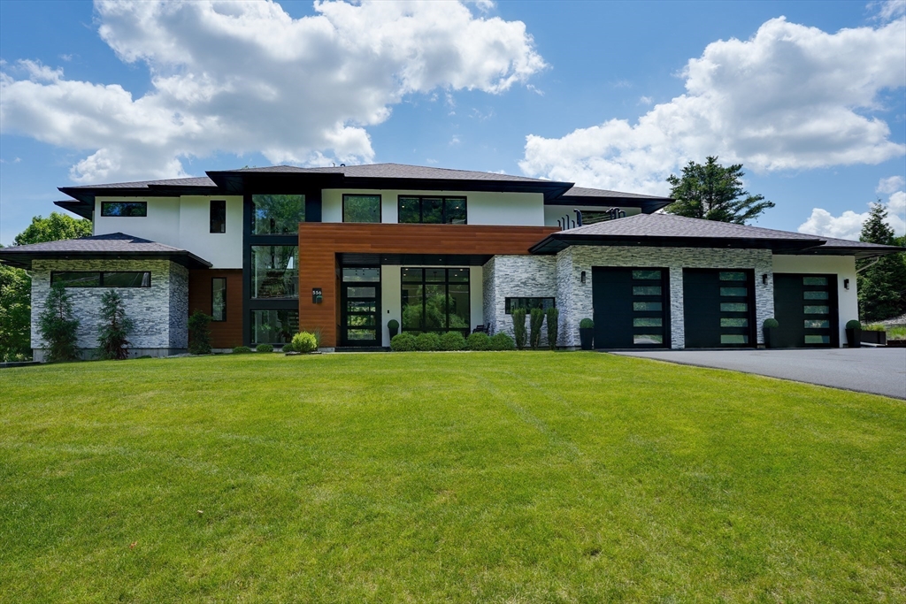 556 Middle Road Property Photo 1
