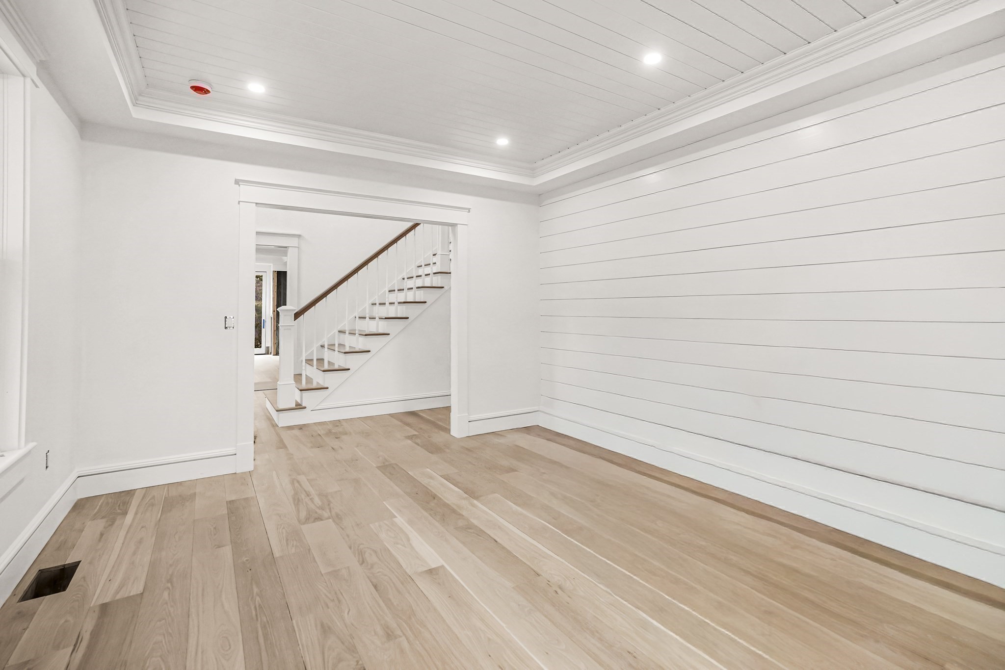 9 Suttons Way Property Photo 11