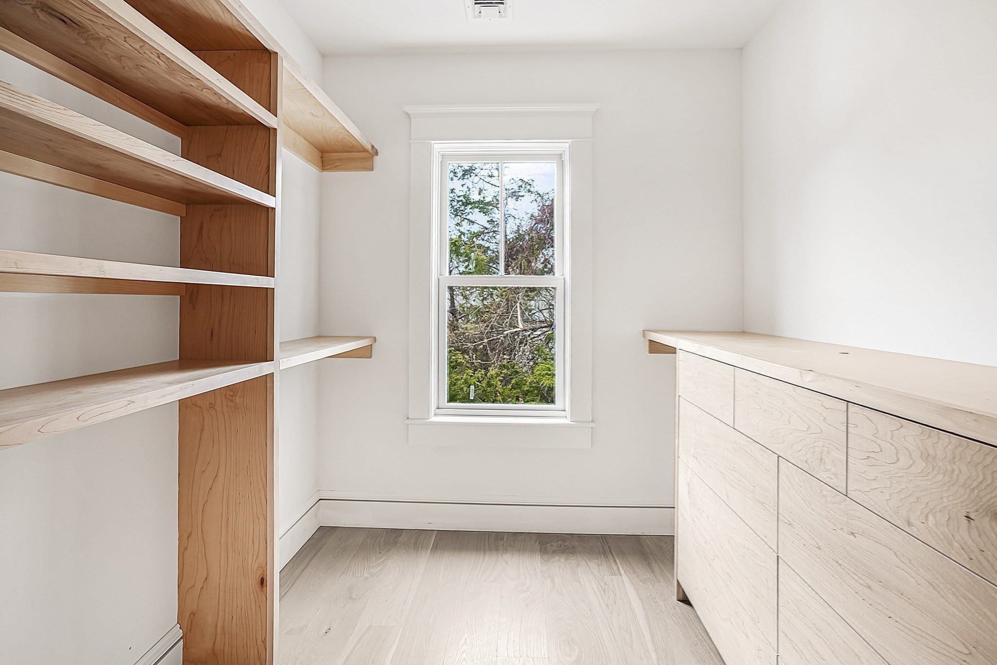 9 Suttons Way Property Photo 21