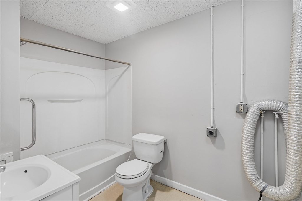 194 Lyman St # 15 Property Photo 11