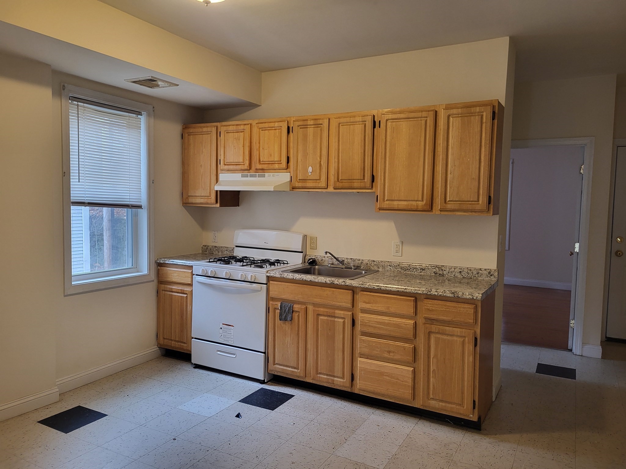 54 Greendale Road # 3L Property Photo 1