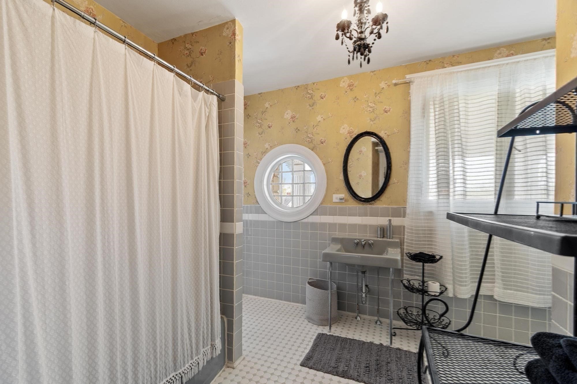 75 E Main St Property Photo 23