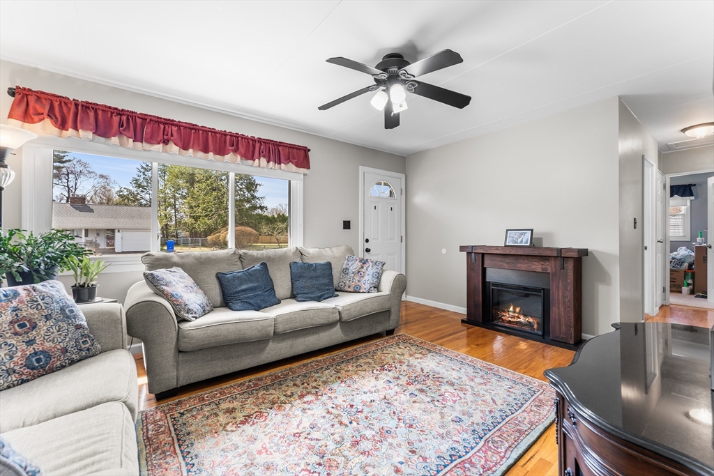 64 Rochford Cir Property Photo 4