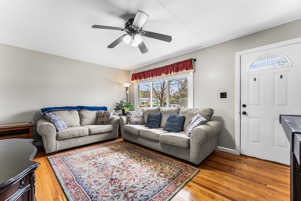 64 Rochford Cir Property Photo 6