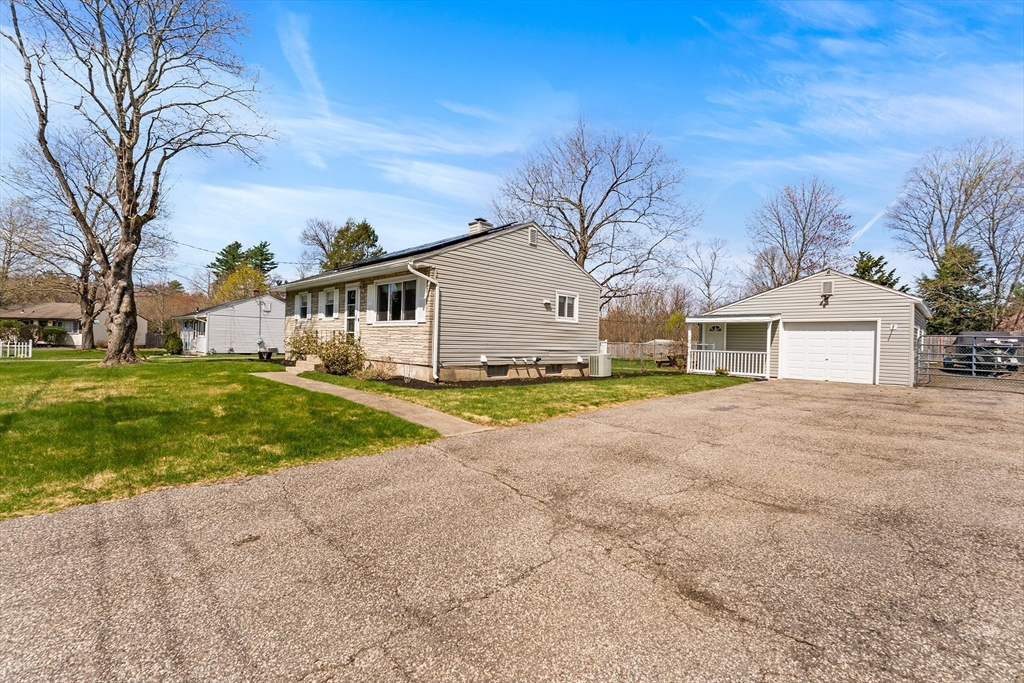 64 Rochford Cir Property Photo 34