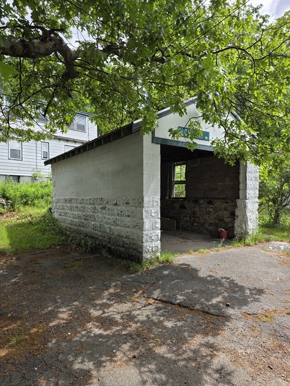 131 Rand St Property Photo 3