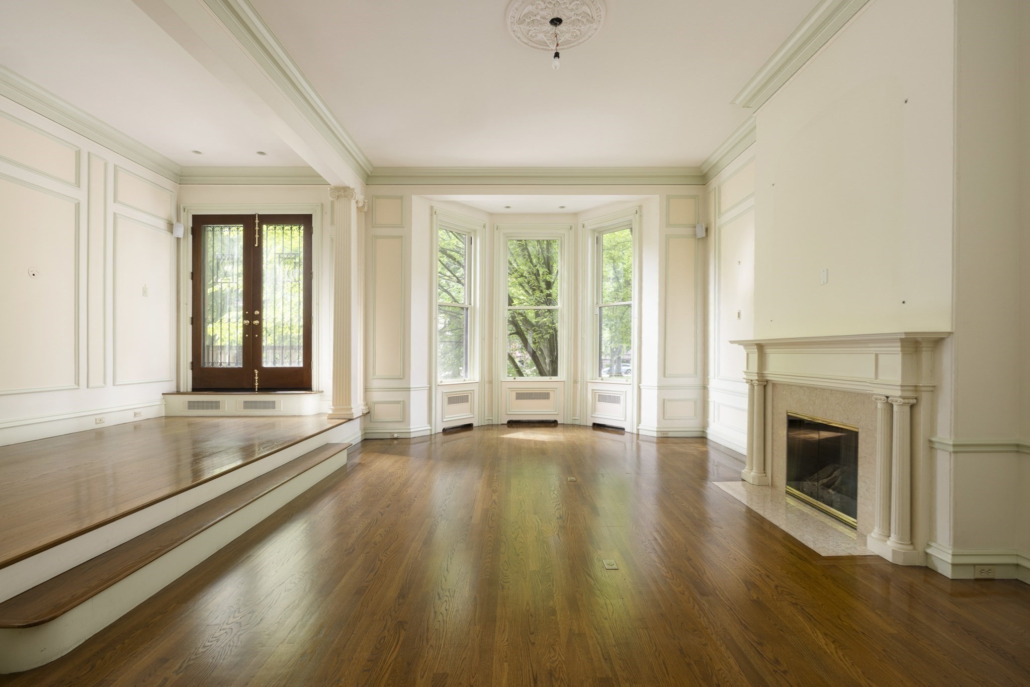 129 Commonwealth Avenue Property Photo 2