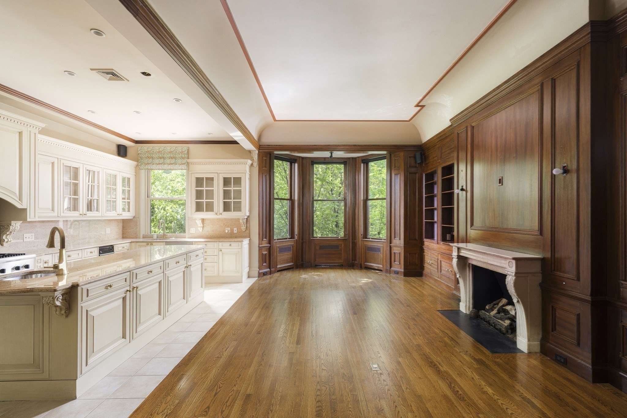 129 Commonwealth Avenue Property Photo 4