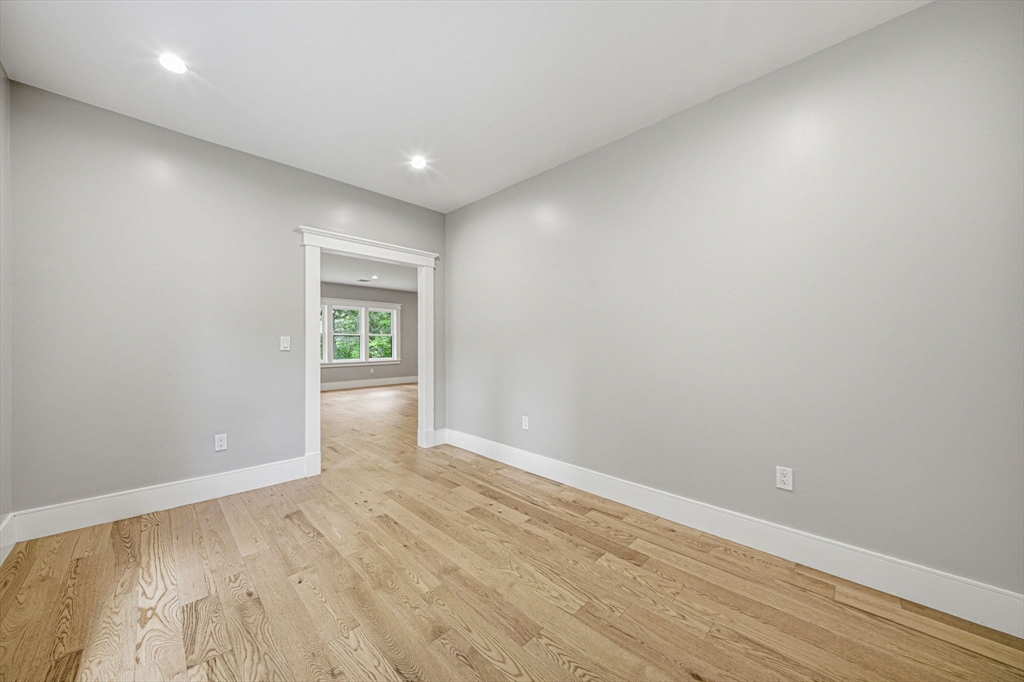 33 Pine Street Property Photo 28