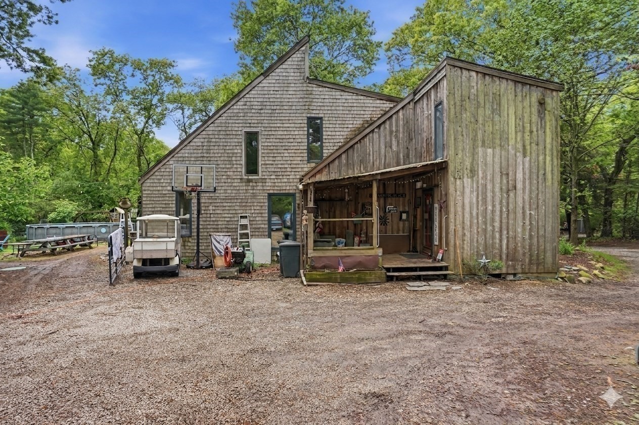151 Summer St Property Photo 32