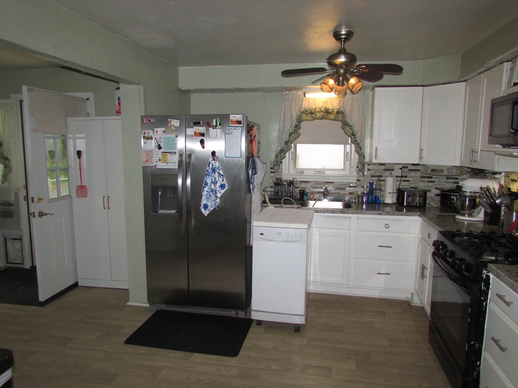 10 Bartlett St Property Photo 11