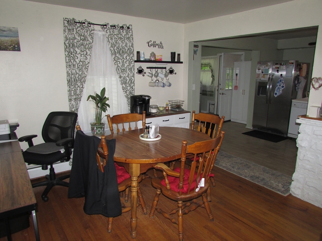 10 Bartlett St Property Photo 14