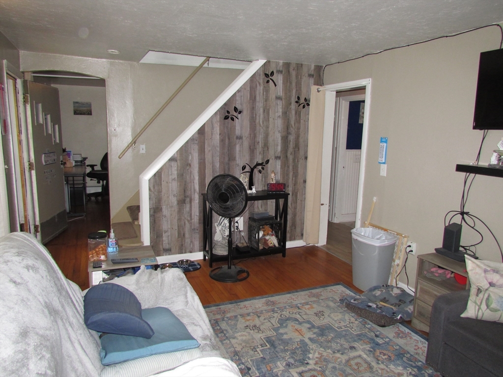 10 Bartlett St Property Photo 16