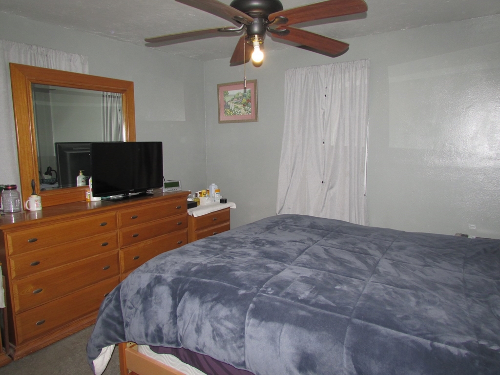 10 Bartlett St Property Photo 17