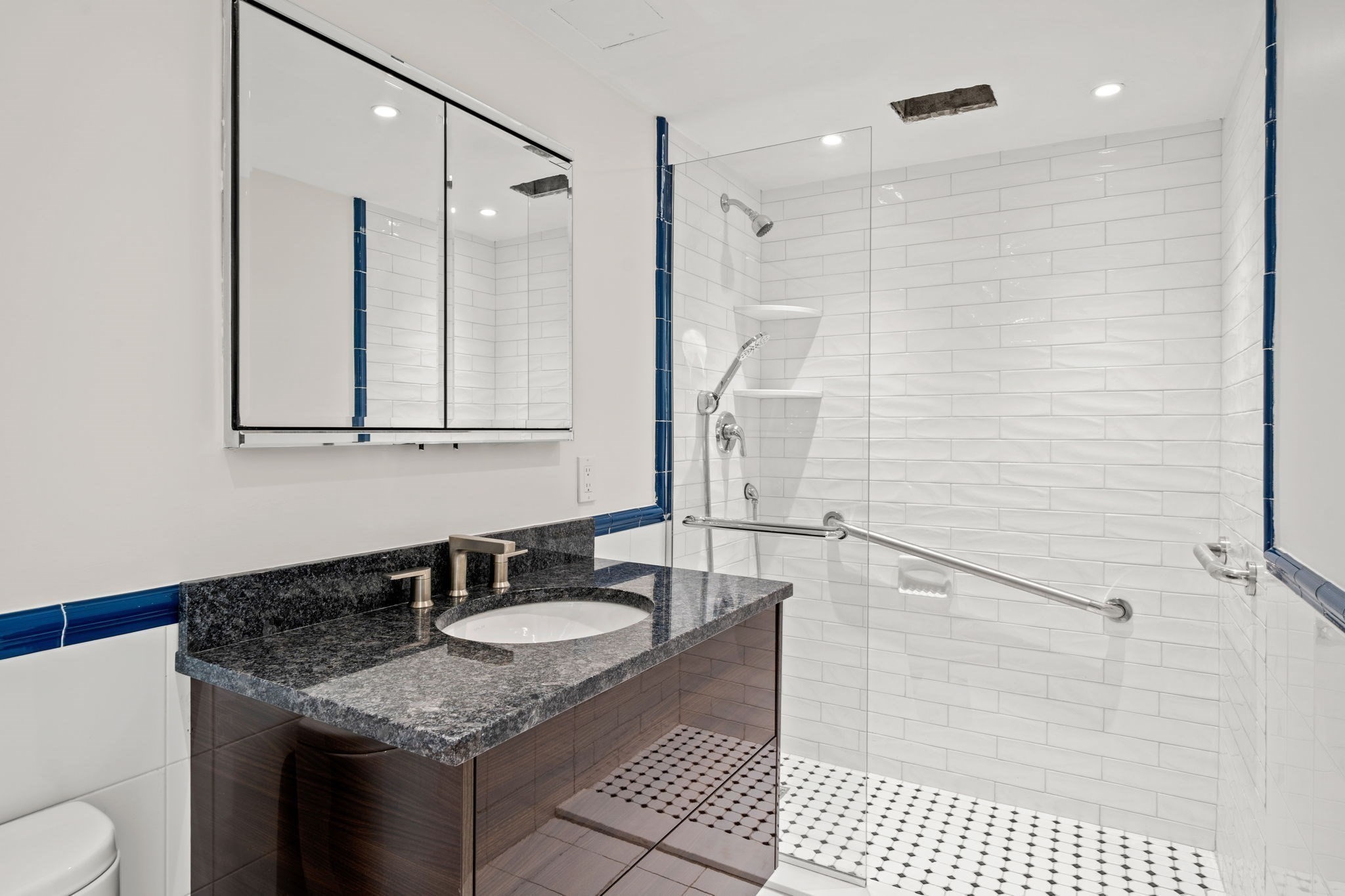330 Beacon St Property Photo 8