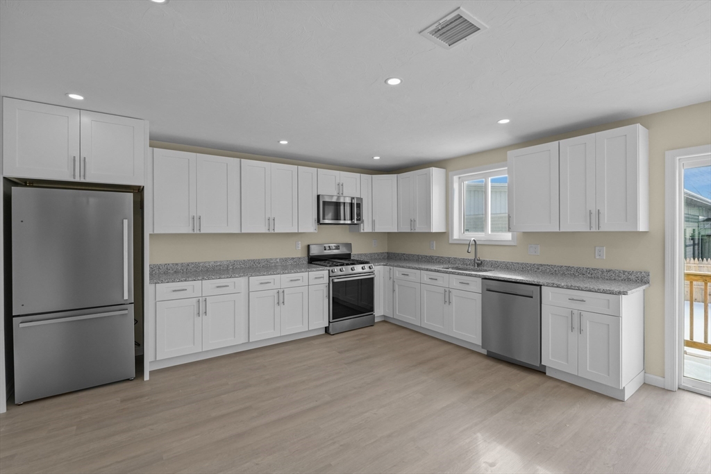 25 Lebanon St # D Property Photo 7