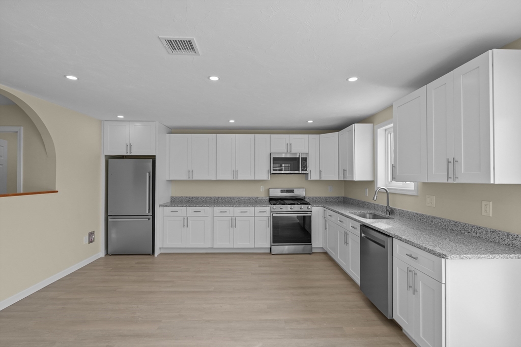 25 Lebanon St # D Property Photo 8