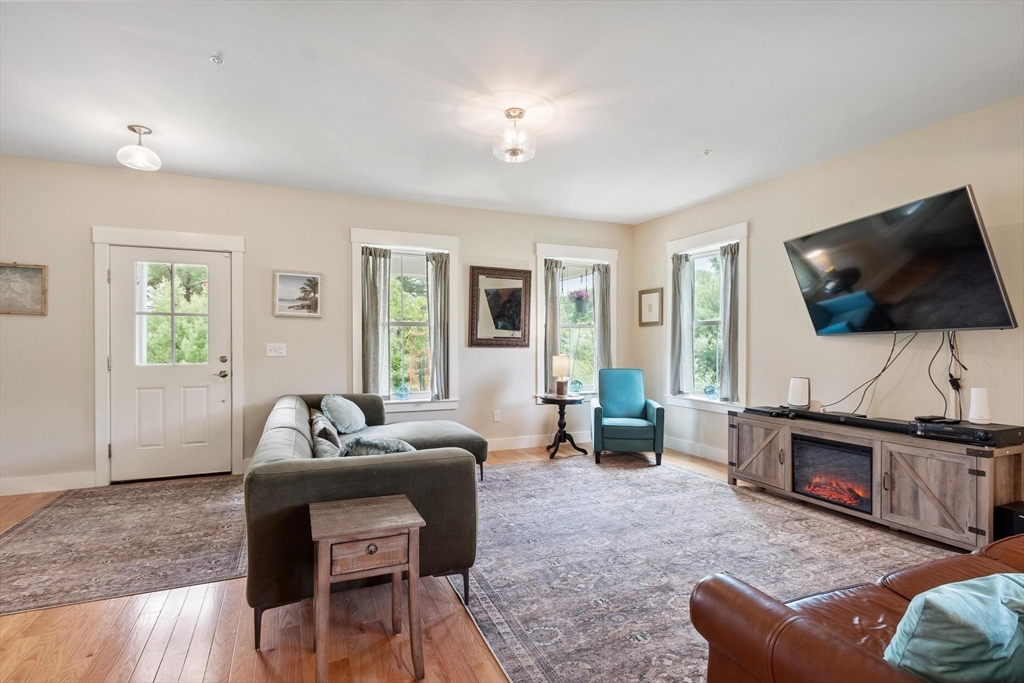 5 Powell St # B Property Photo 4