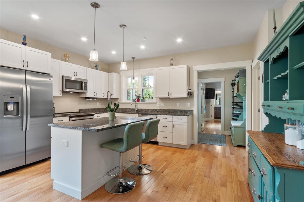 5 Powell St # B Property Photo 9