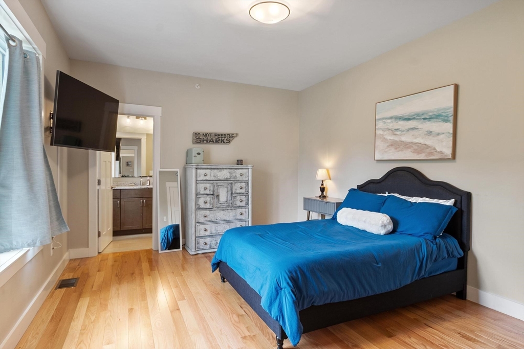 5 Powell St # B Property Photo 14