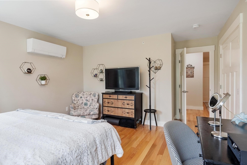 5 Powell St # B Property Photo 21