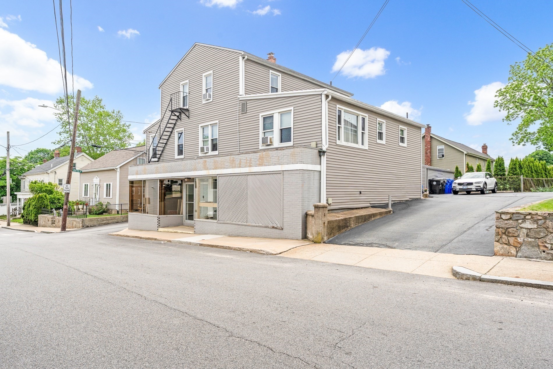 21 25 27 Pike Street Property Photo 5