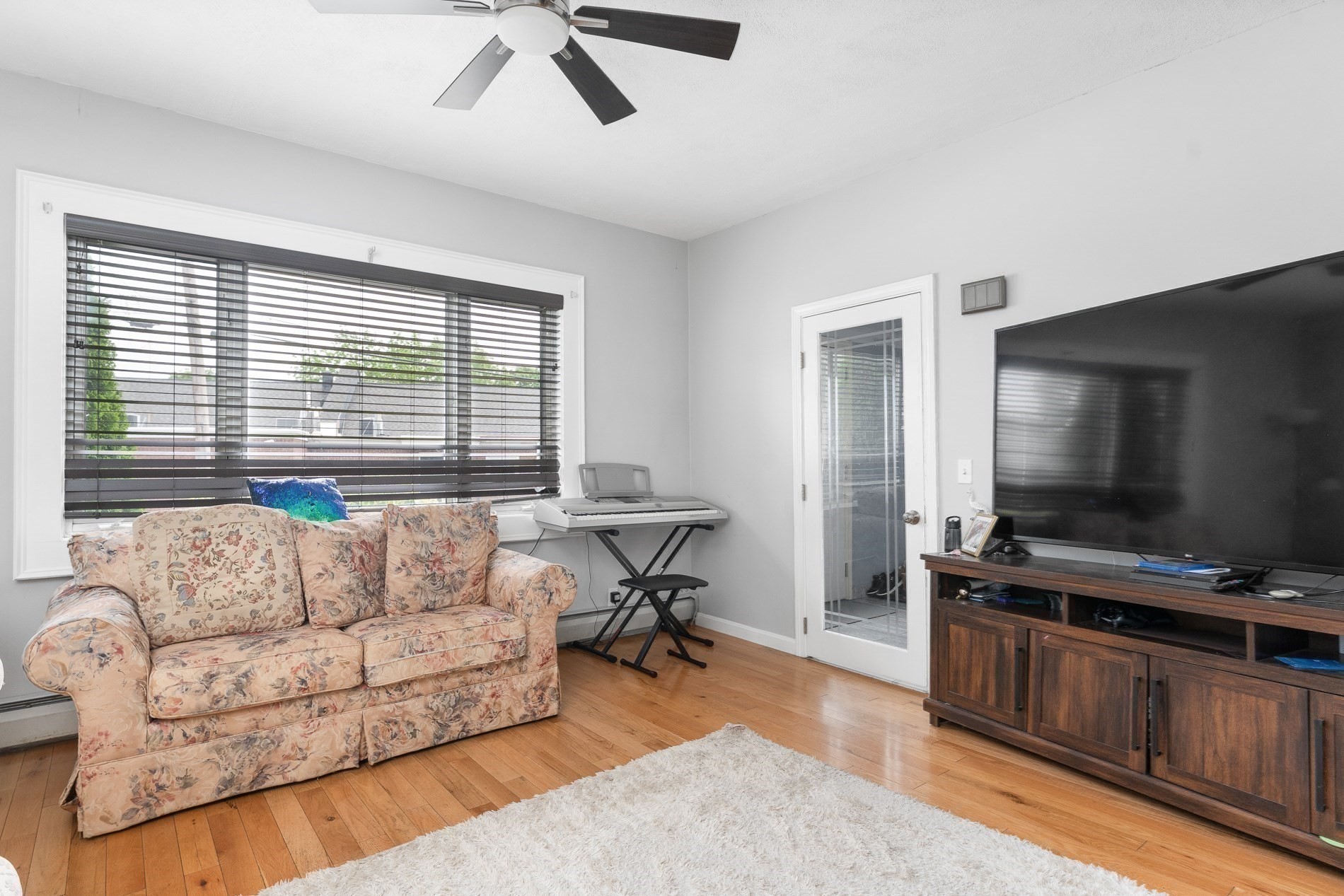 21 25 27 Pike Street Property Photo 11
