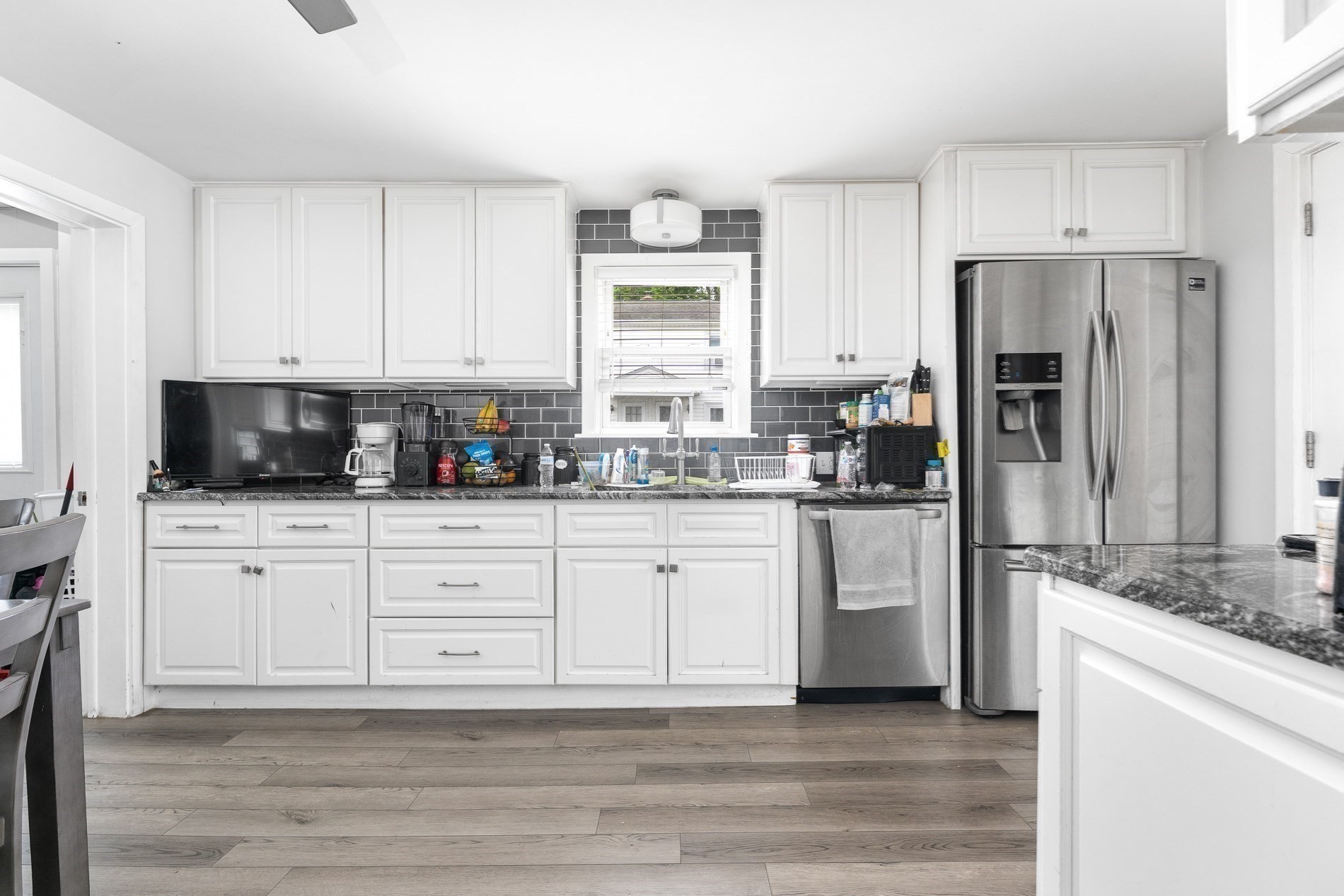21 25 27 Pike Street Property Photo 13