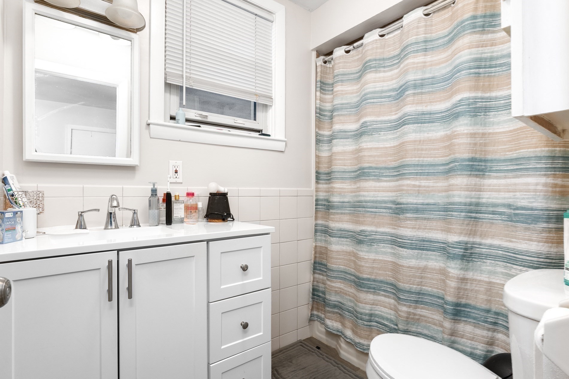 21 25 27 Pike Street Property Photo 15