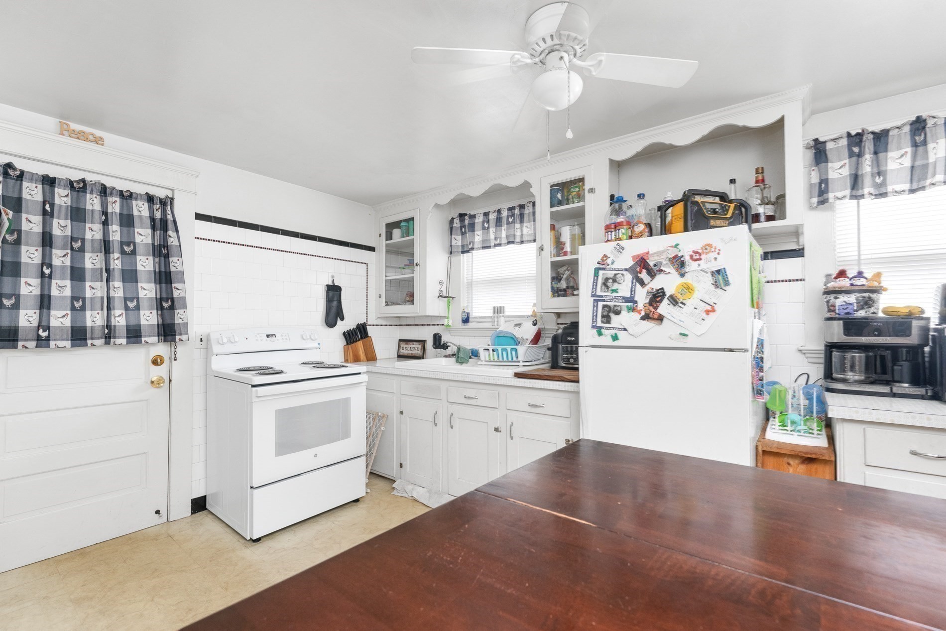 21 25 27 Pike Street Property Photo 28