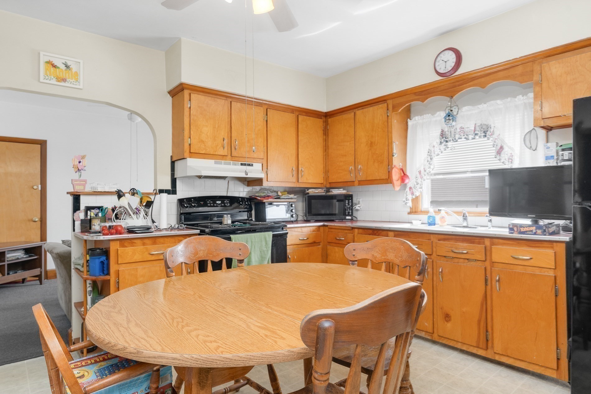 21 25 27 Pike Street Property Photo 31