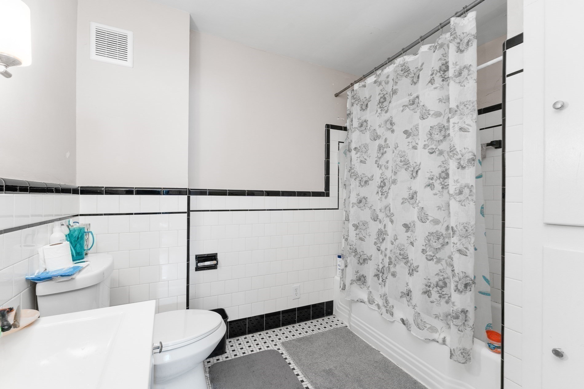 21 25 27 Pike Street Property Photo 34