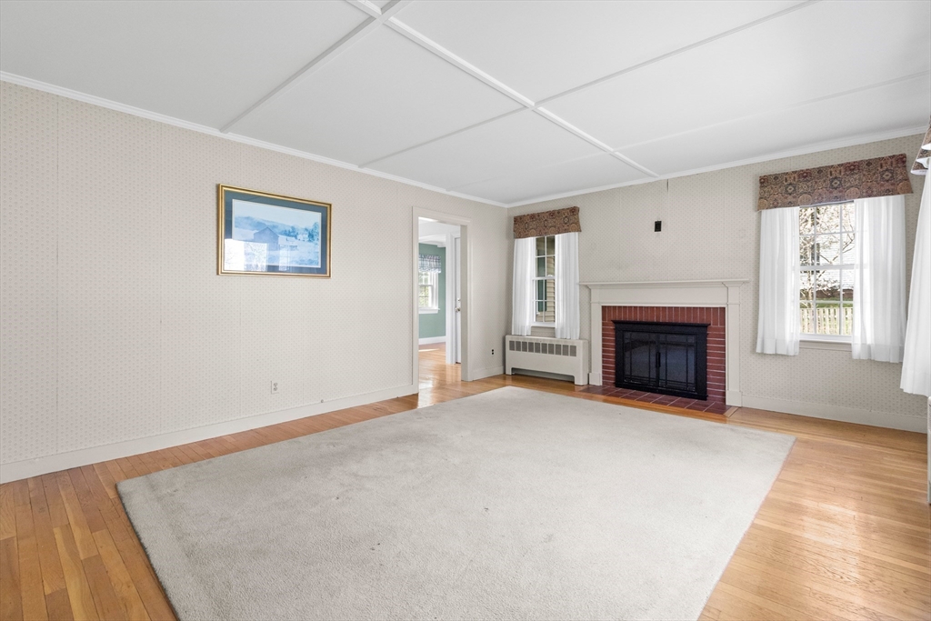 557 Main St Property Photo 12