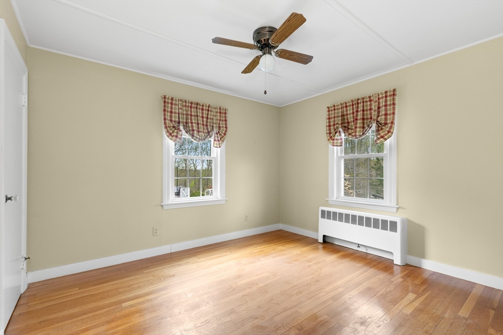 557 Main St Property Photo 14