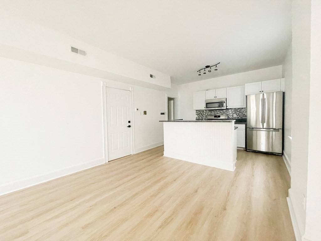 470 East Seventh St # 4 Property Photo 3