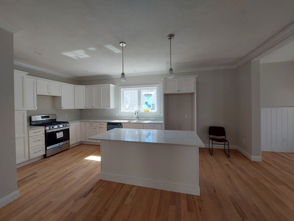 19b Crownshield # 19b Property Photo 3