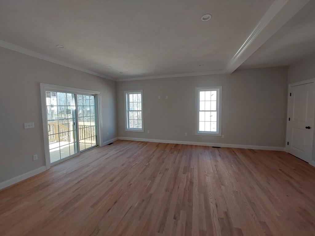 19b Crownshield # 19b Property Photo 6