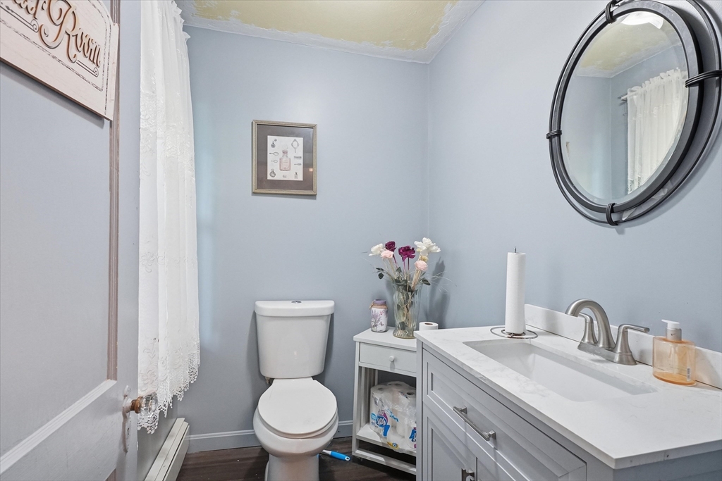 166 Millbury Ave Property Photo 10