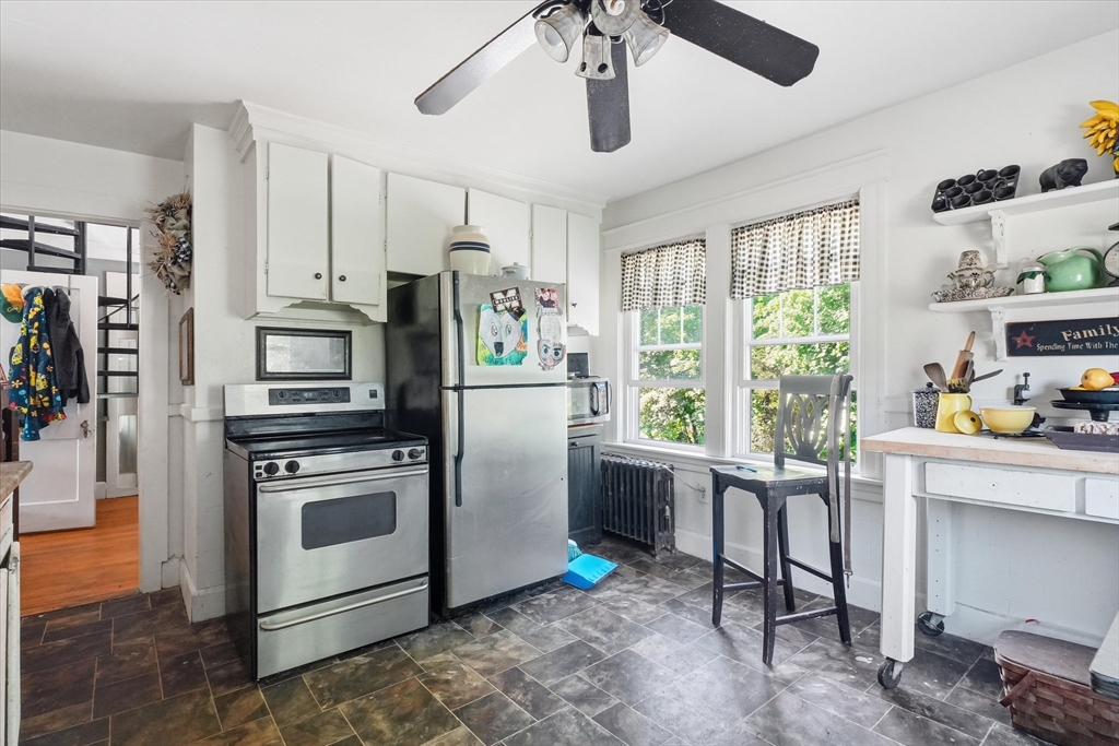 166 Millbury Ave Property Photo 15